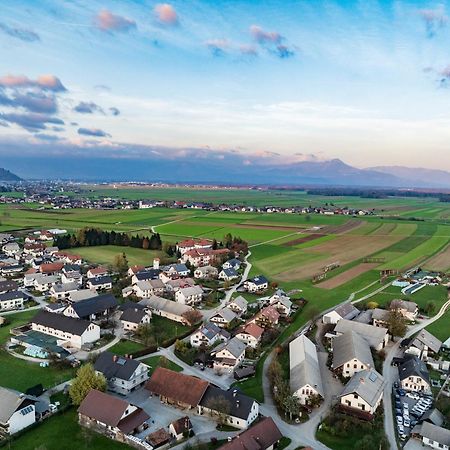 Apartment Mountain Sunrise Škofja Loka Eksteriør bilde
